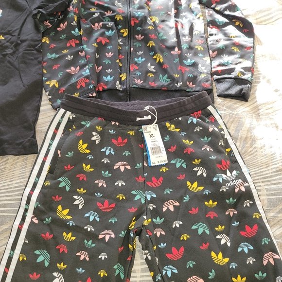 Adidas Clothes - Picture 3 of 4